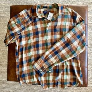 Classic J.Crew Men’s Flannel in size Men’s Large. Never worn, tags on.
